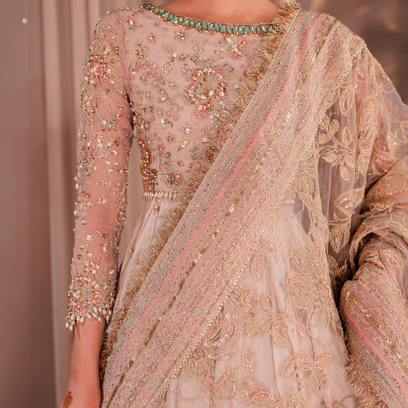 Batik 4pc pakistani Suit - Picture 4 of 9